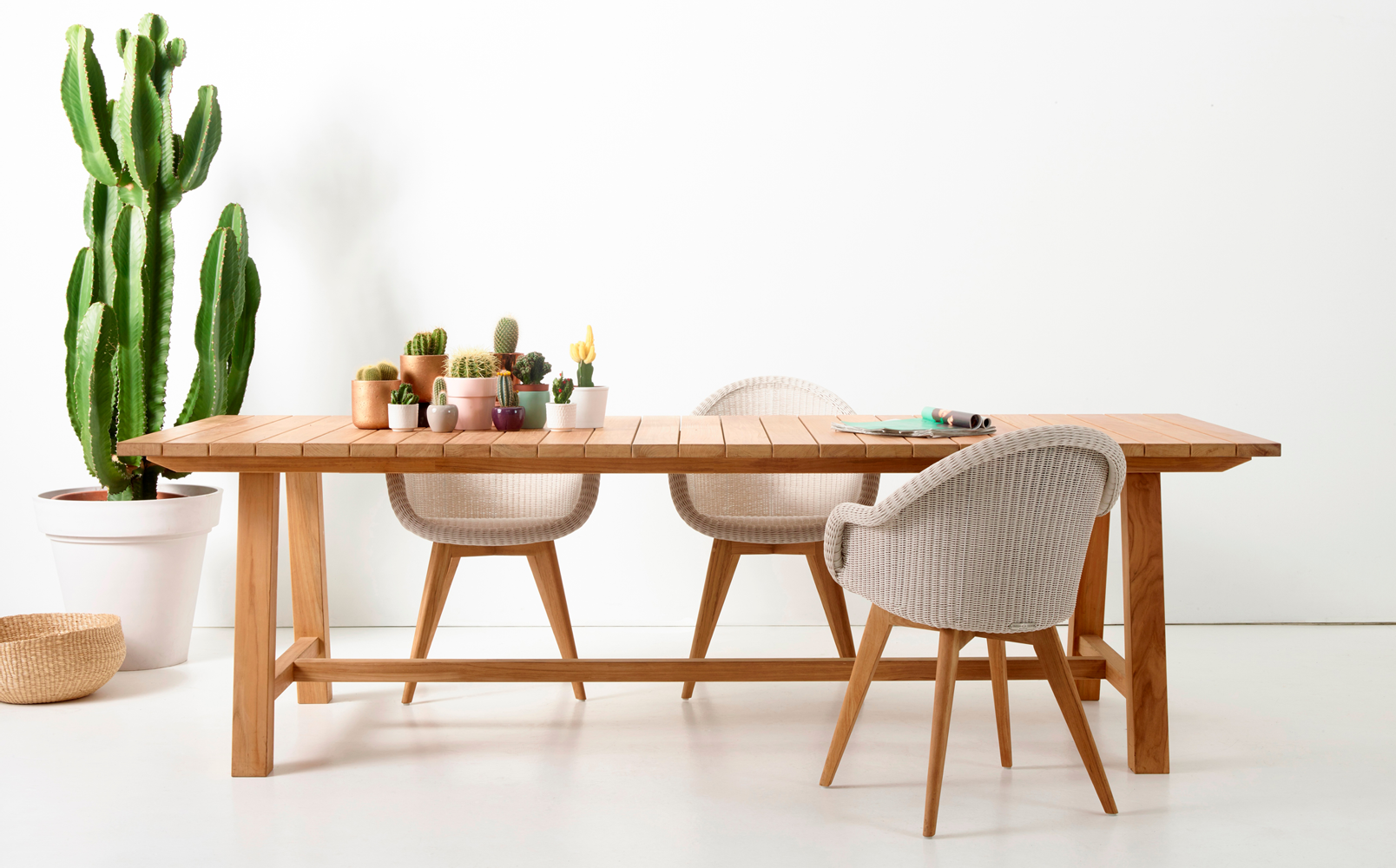 vincent-sheppard-Bernard-dining-table-edgard-teak-base